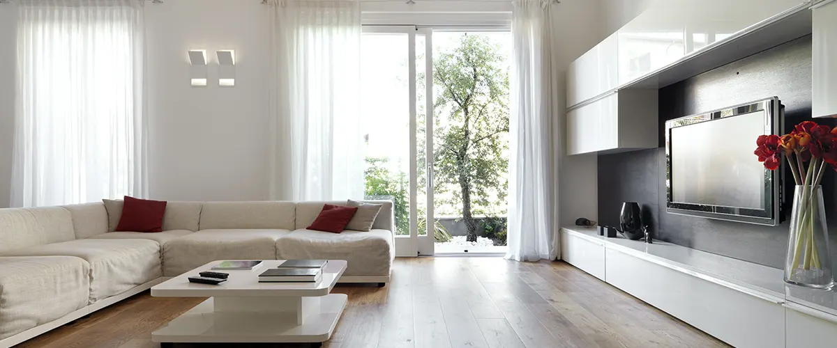 hardwood-floor-in-living-room